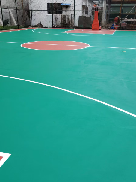 平遥 球场长期使用易出现地面开裂